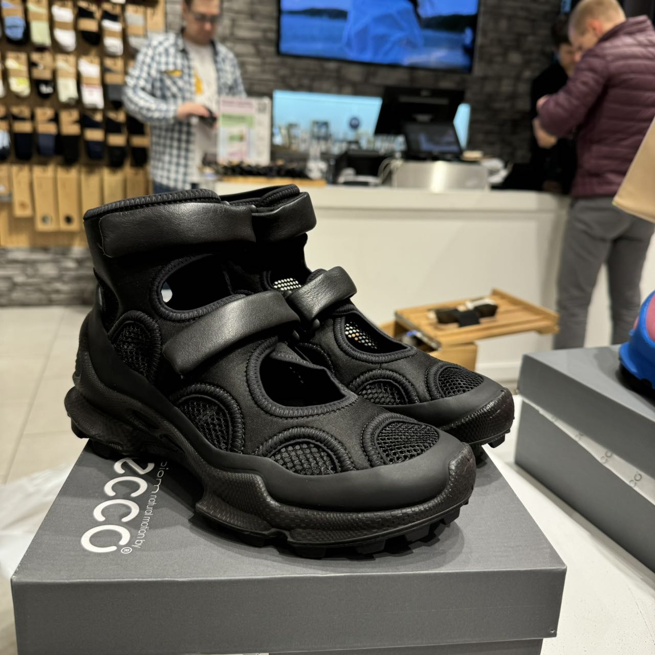ECCO爱步运动高帮凉靴女鞋803353