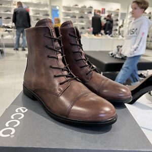 ECCO爱步时装靴女 复古牛皮靴机车靴休闲尖头马丁短靴 触感216923