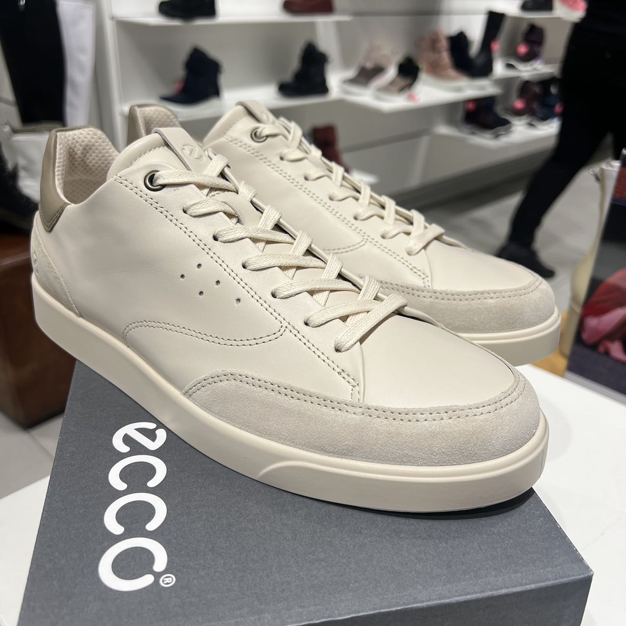 ECCO爱步男鞋新款时尚舒适耐磨低帮休闲运动系带真皮板鞋521394