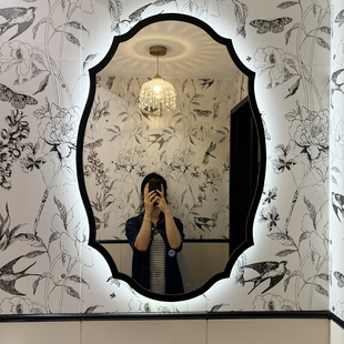 法式卫生间壁挂妆台化妆镜轻奢梳妆镜装饰复古美式浴室镜子挂墙