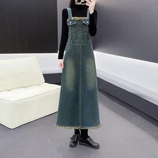 2025潮秋裙大码设计感法式小众收腰牛仔背带长裙子毛边吊带连衣裙