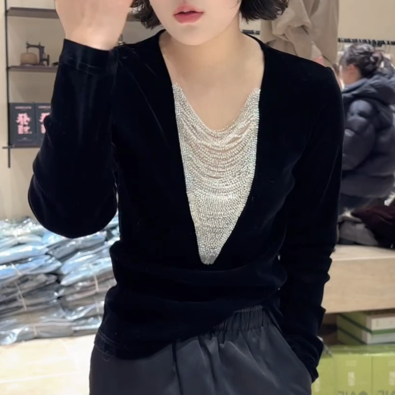 轻奢V领链条拼丝绒长袖T恤女2025新款修身显瘦设计感满绒打底衫,女装/女士精品,T恤,淘宝优惠券,粉丝福利购,淘宝优惠卷