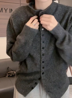 纯色半高领单排扣针织开衫女2024秋冬新款超好看内搭别致绝美上衣