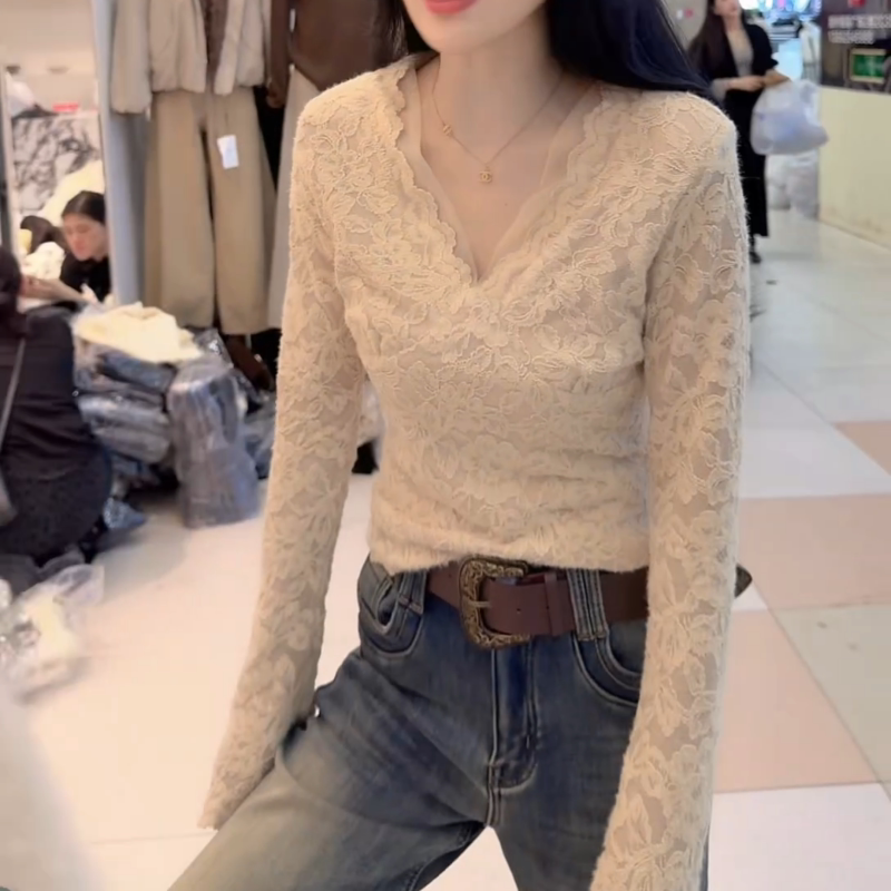 加绒蕾丝长袖衬衫女2025冬季新款百搭保暖V领拼接网纱打底衫上衣