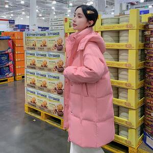 奶粉色甜美连帽中长款羽绒服