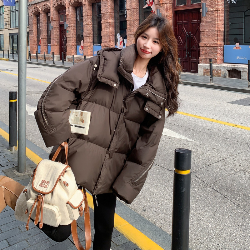 韩系咖色短款连帽羽绒服女冬季2025新款轻薄白鸭绒时髦爆款面包服,女装羽绒服,2C231