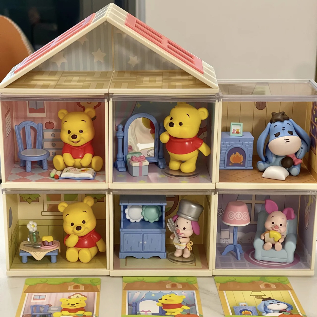 正品名创优品迪士尼小熊维尼宅家时刻系列手办盲盒送可爱童趣礼物