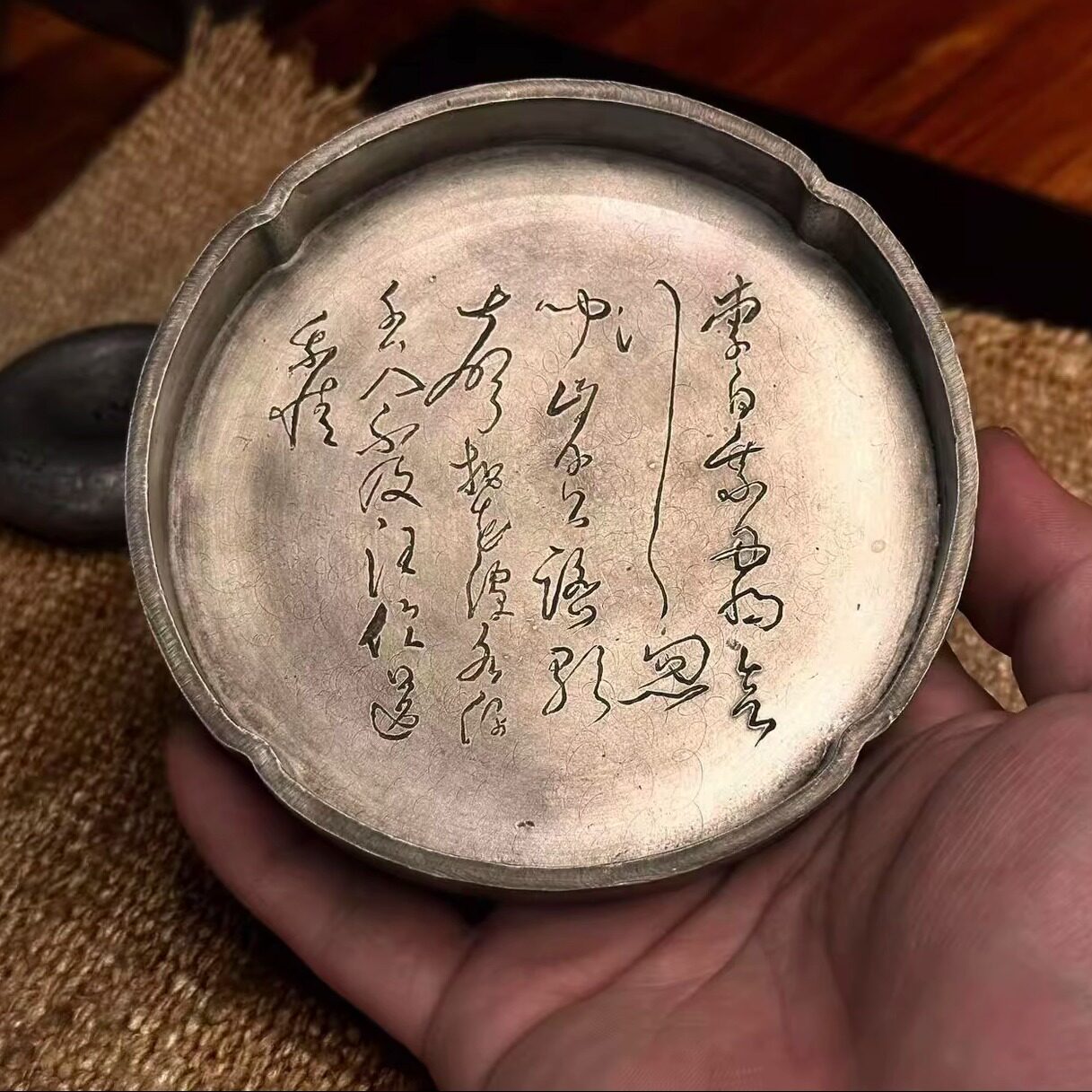 纯锡全手工壶承诗文錾刻带底足葵口圆形茶盘干泡盘做旧加厚锡盘