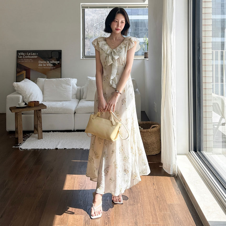 韩国碎花V领荷叶边A字连衣长裙女