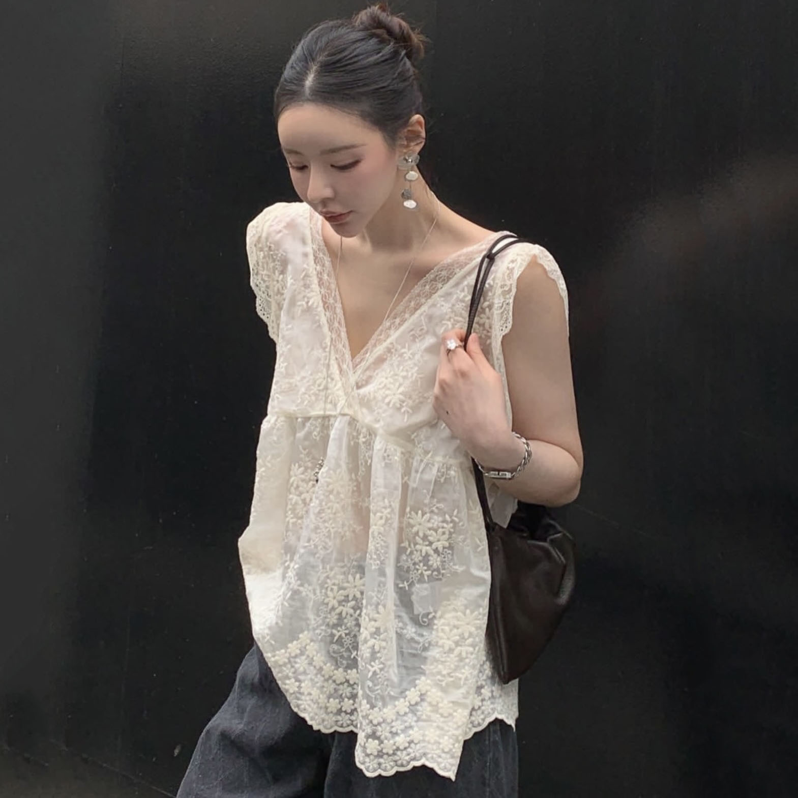 韩国蕾丝刺绣镂空提花无袖女小衫