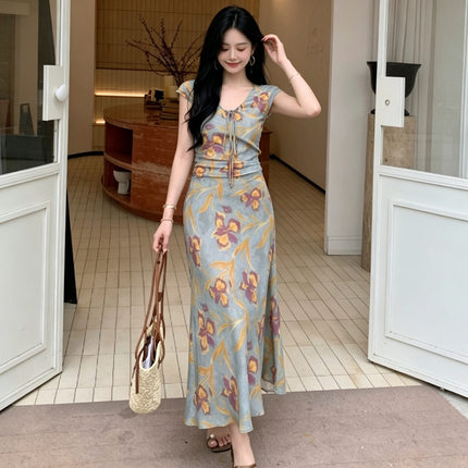复古风印花V领系带连衣裙女设计感小众气质修身收腰鱼尾长裙