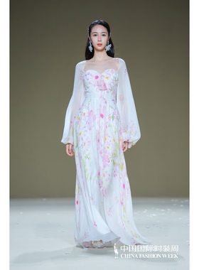 VAN SUNSUN VAN上善2025夏季|月汐蝶羽桑蚕丝连衣裙