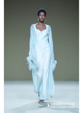 VAN SUNSUN上善2025夏季|蓝溪晚风重工钉珠外披