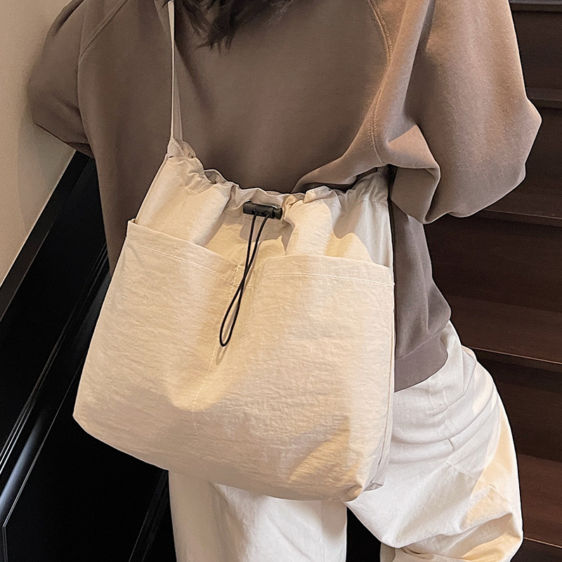 2025夏季新款大容量抽绳水桶包女日系休闲斜挎包学生单肩通勤包