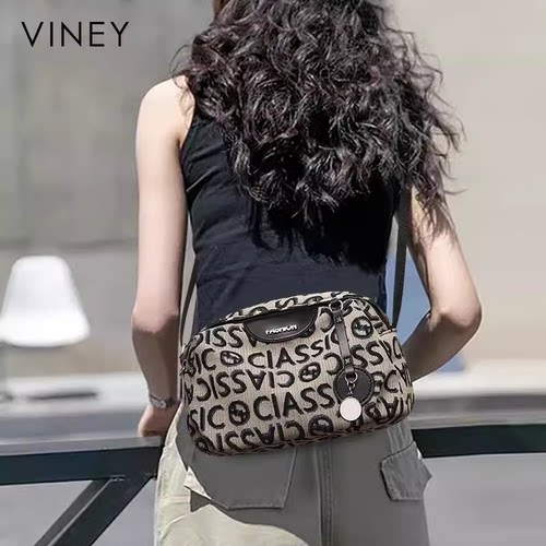 Viney包包2026新款女包斜挎包腋下包夏季女士小包轻奢胸包帆布包