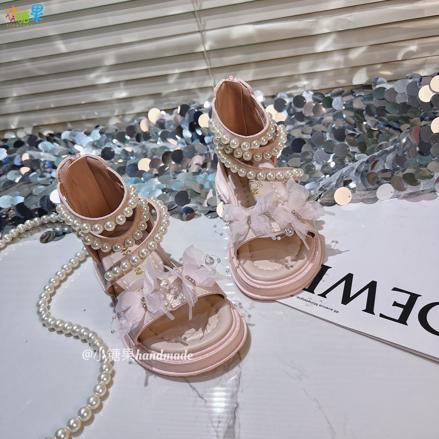 女童粉色珍珠蝴蝶凉鞋女款2026新款儿童女生夏款漂亮罗马鞋软底女