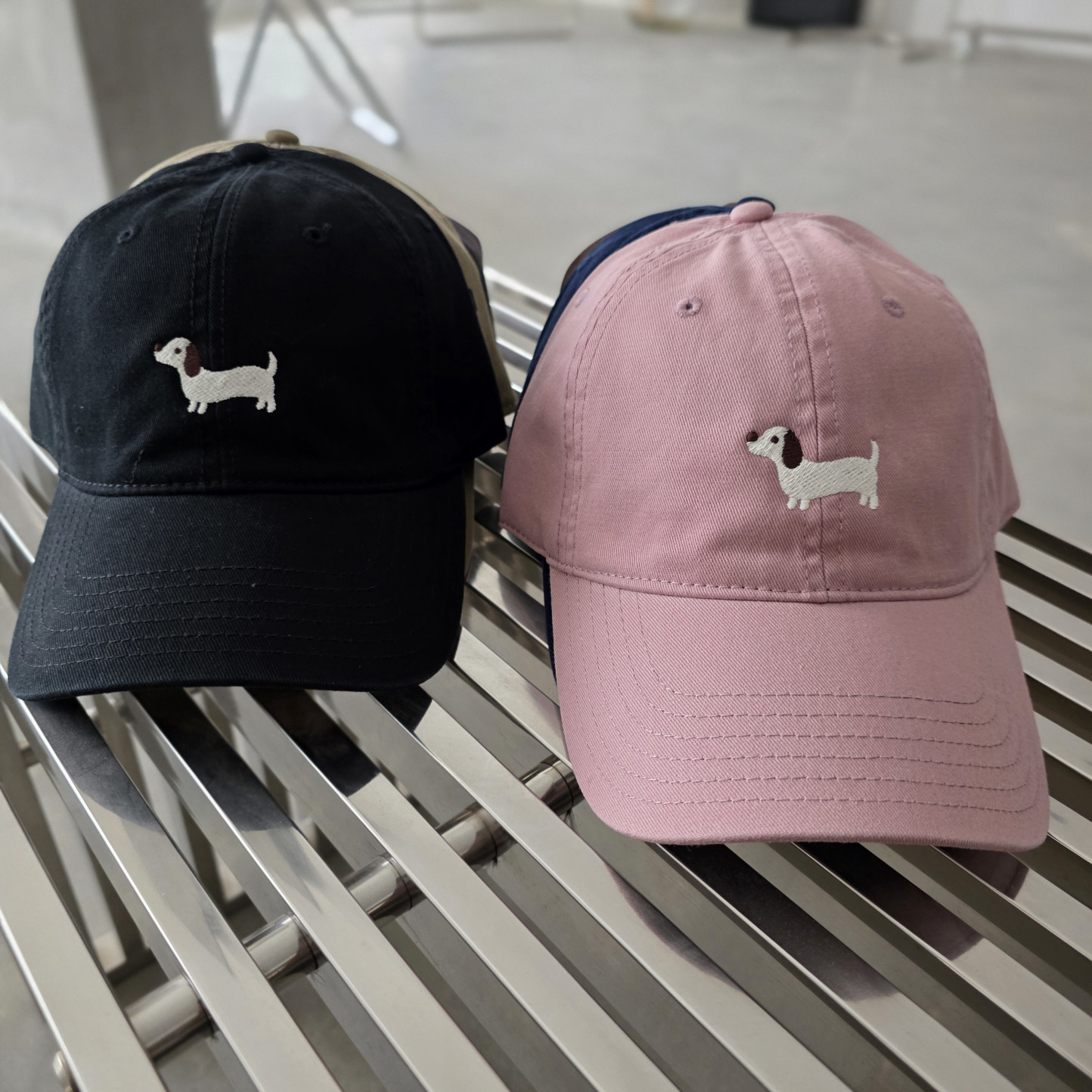 ins风~纯棉腊肠狗刺绣棒球帽软顶鸭舌帽情侣遮阳帽  0.1KG