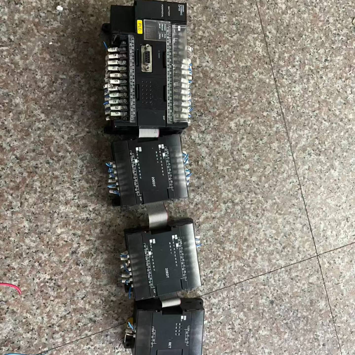可维修欧姆龙PLC-CP1H-X40DT-D带扩展CP1W-20E议价 - 实物图