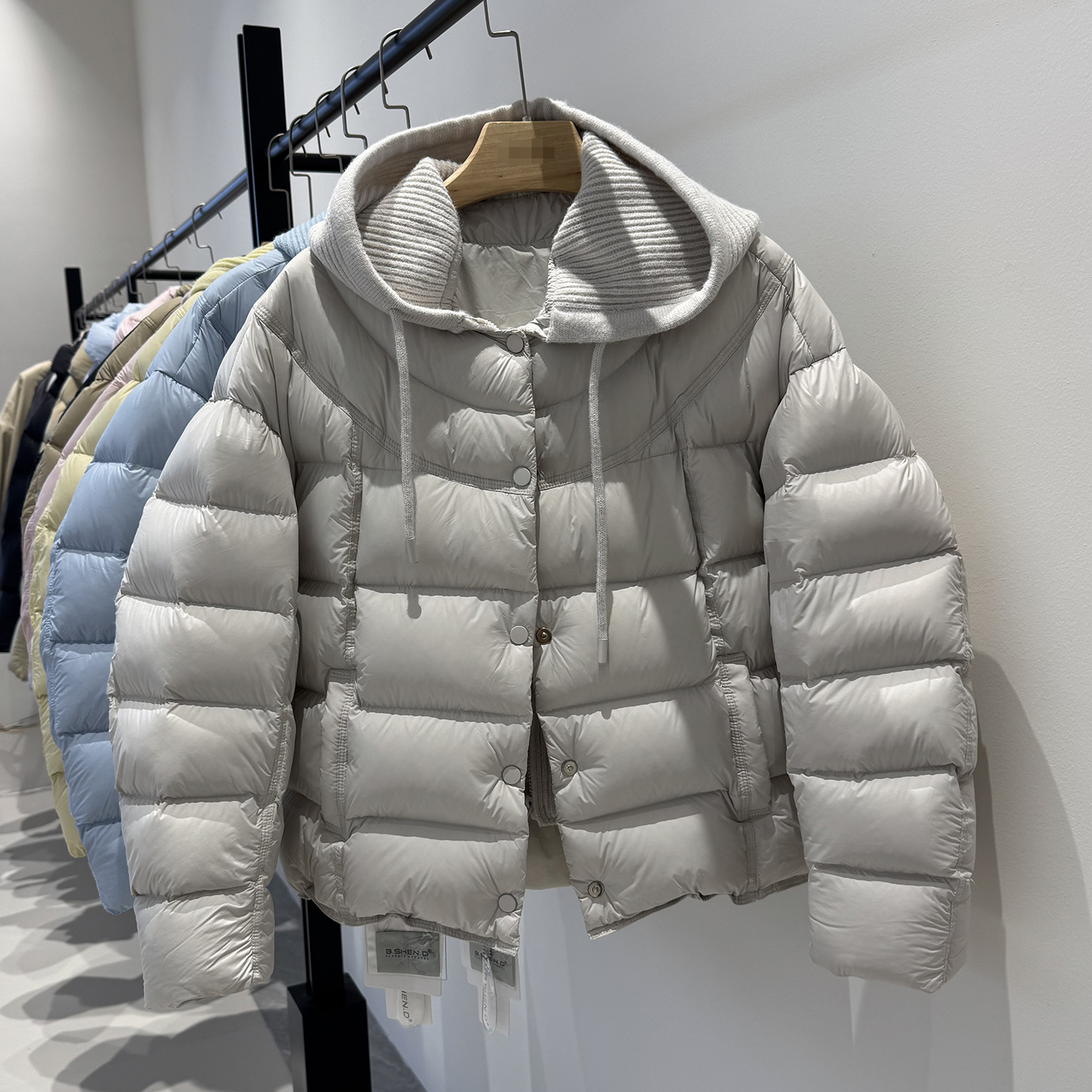 90白鸭绒针织帽短款加厚羽绒服女2025秋冬新款时尚小个子休闲外套