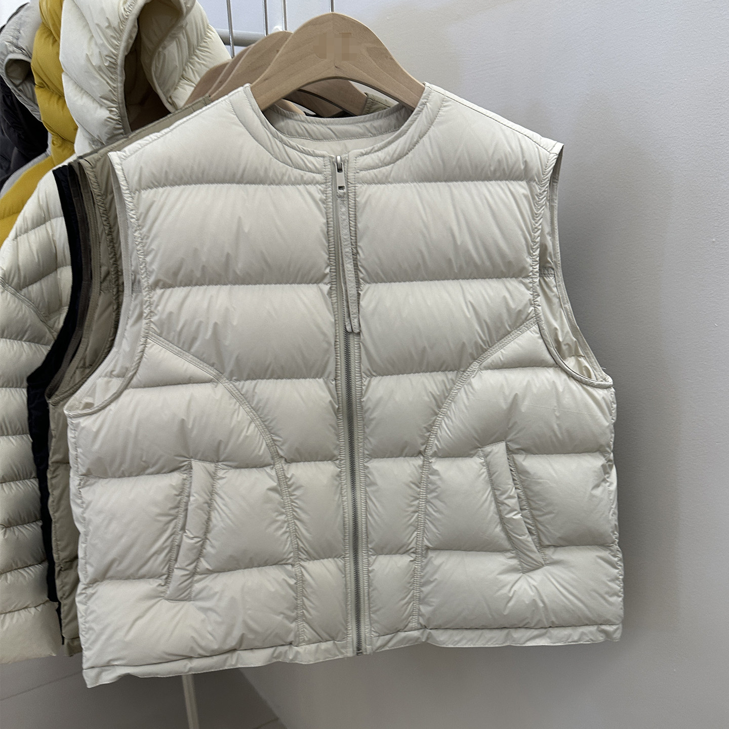 90%白鸭绒圆领羽绒马甲女短款2025秋冬新款时尚背心外套马夹上衣,女装/女士精品,羽绒服,淘宝优惠券,粉丝福利购,淘宝优惠卷