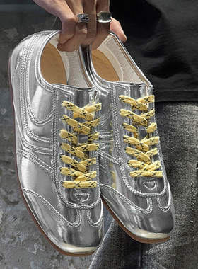 新款阿甘鞋休闲百搭运动复古系带小众德训情侣款银色