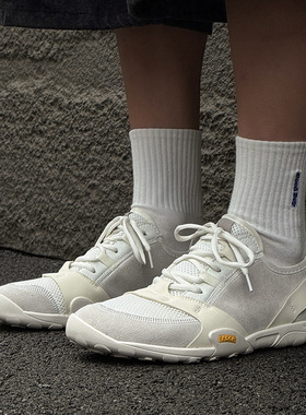 新款软底拼色网面透气户外高级感运动鞋网红情侣款白色