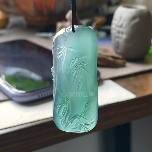 蓝天抱节国画写意翡翠竹子挂件