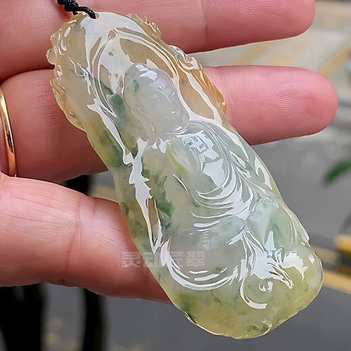 万霞予辉冰种大日如来翡翠挂件