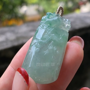 冰种雪花棉飘绿梅花鹿挂件