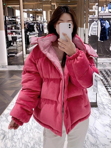 高端奢华羽绒服冬季女新款保暖加厚面包服外套粉色丝绒连帽棉服