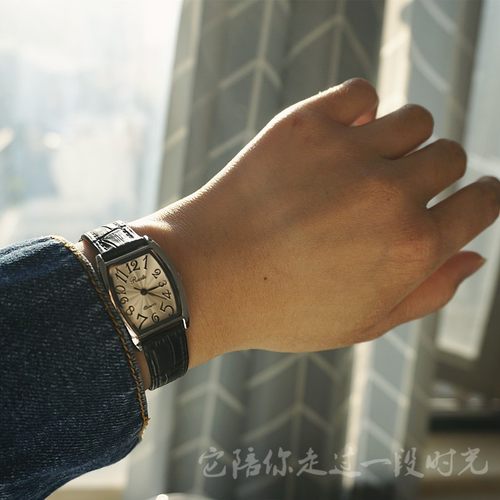 犹记着狂人。书卷气学生情侣手表