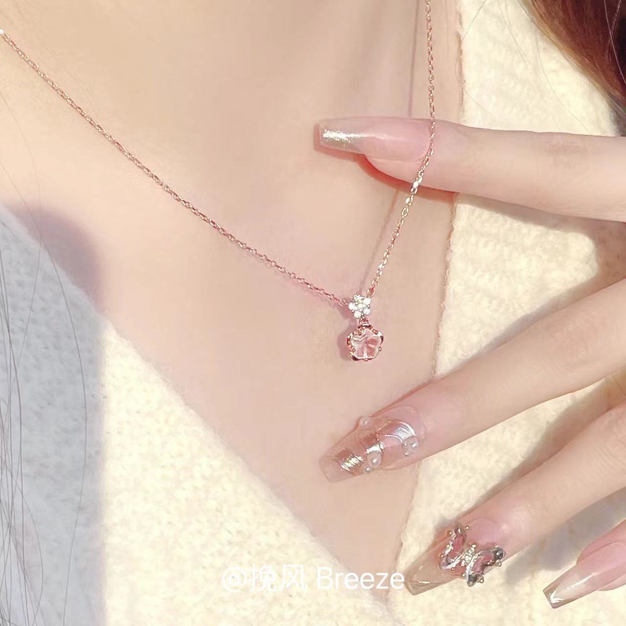 甜美水晶樱花项链女轻奢小众高级感锁骨链2024新款爆款高颜值吊坠