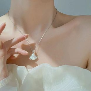 925纯银气质白贝母扇形项链女款2025新款小裙子锁骨链贝壳吊坠潮