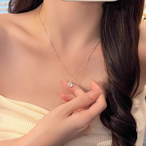925纯银白玉髓吊坠项链女轻奢小众设计感2026新款锁骨链生日礼物