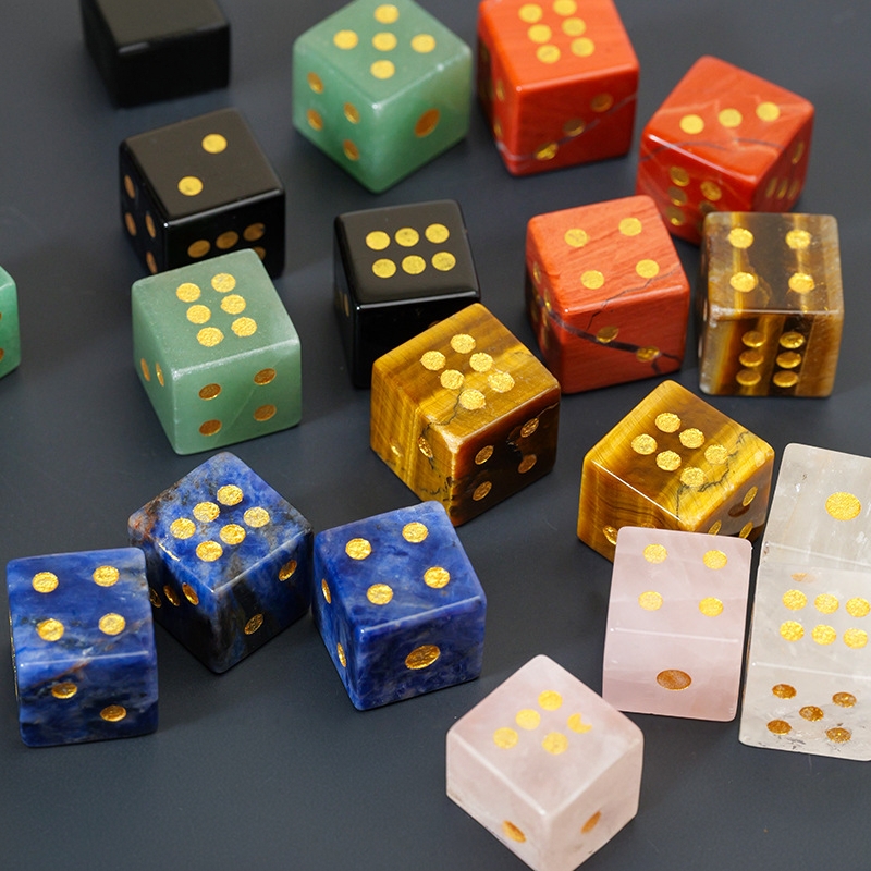 东海天然水晶骰子水晶原石半宝石方块骰子创意酒吧家居装饰品摆件