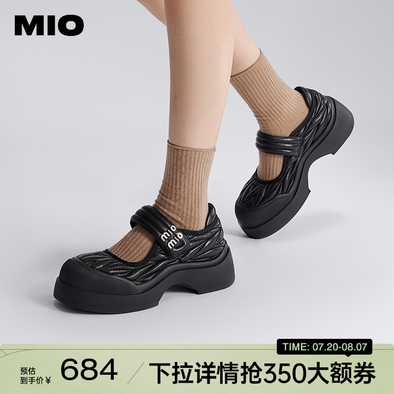 舒软质感面料  选用细腻羊皮革材质