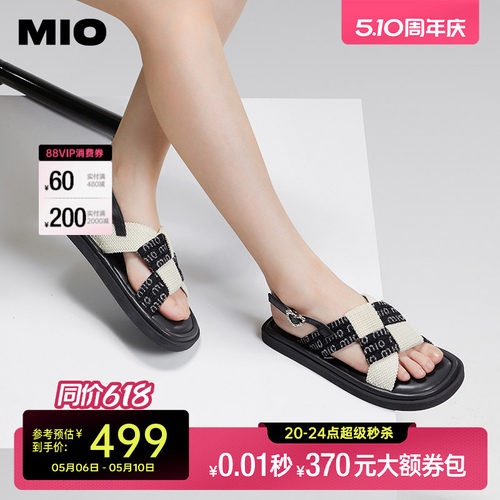 复古编织格纹  LOGO标识暗藏其中