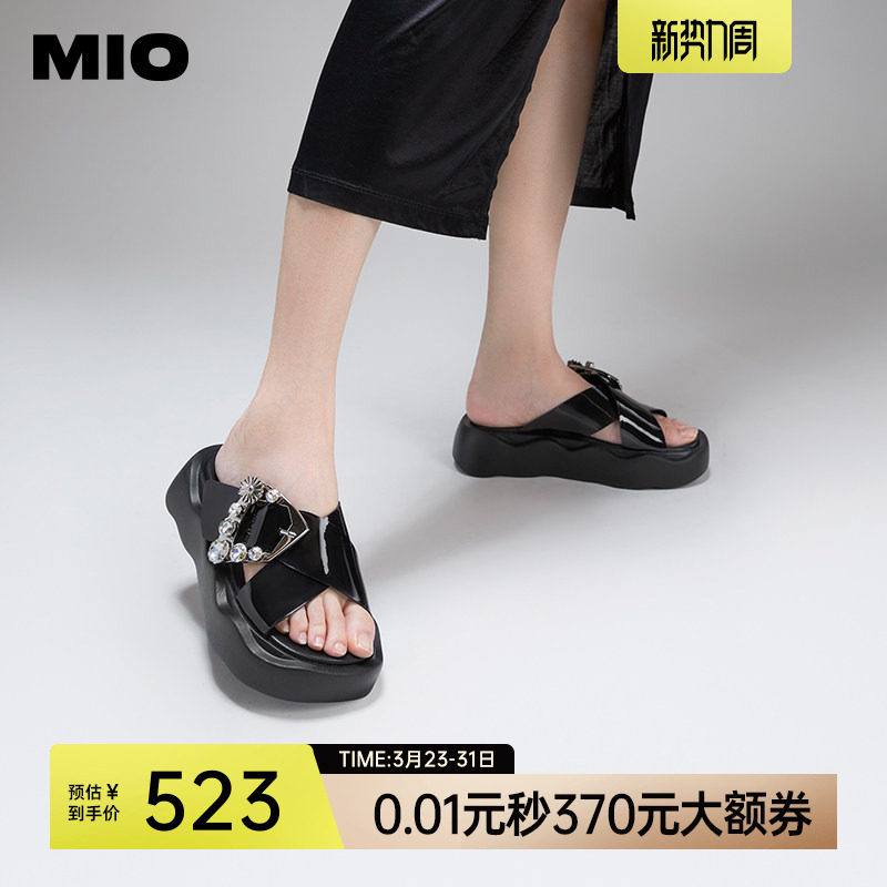 MIO米奥夏季中跟时尚拖鞋金属饰扣波浪底前卫个性一字拖女