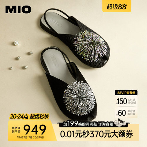 立体格纹圆头  采用露趾楦型设计