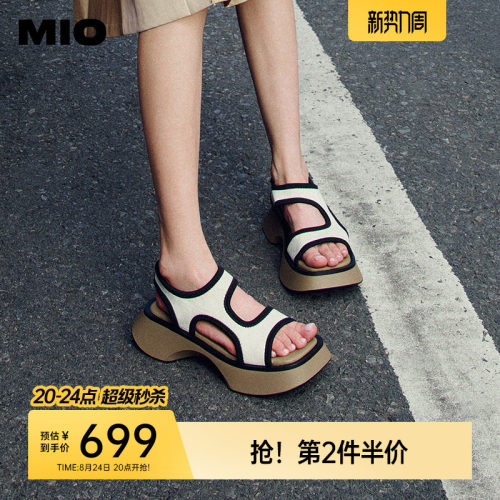 复古包容方头  自然弧度楦型空间