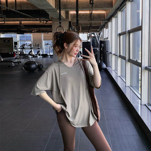 宽松显瘦健身服大码胖mm跑步瑜伽上衣速干运动T恤女长款连帽罩衫