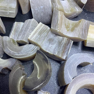 披毛犀养生碎料手把件鱼子纹理清晰手工打磨泡酒收藏披毛西牛角料