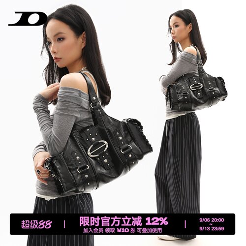 重工款黑色蛇皮纹铆钉腋下机车包