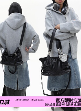 简着 /原创 高级黑·赛司褶皱感街头托特包 大容量通勤单肩斜挎包