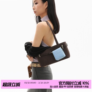 简着25AW 原创 麂皮棕 贝里尼尼 摩登通勤皮带装饰单肩腋下法棍包