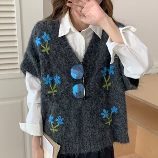 森系复古百搭刺绣V领马甲针织衫软糯小个子洋气无袖坎肩马夹上衣