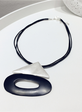 拉丝三角形黑色椭圆形多层黑绳项