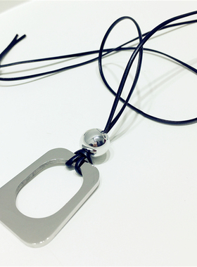 2025欧洲站风新款夸张简约银色光面镂空长方形圆珠皮革项链毛衣链