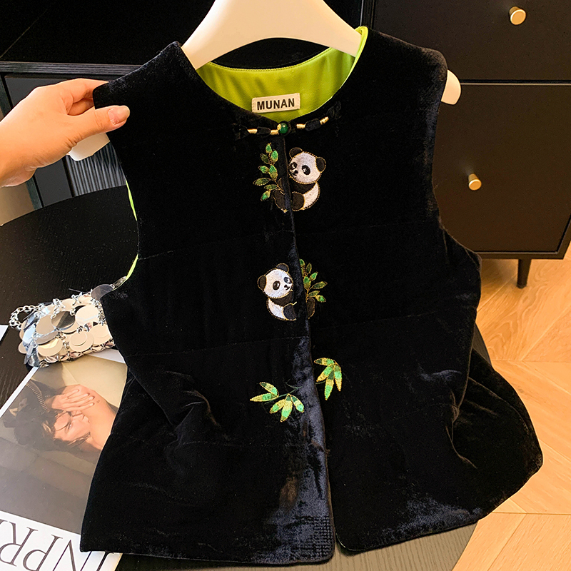 实拍2025冬熊猫抱竹新中式国风彩色刺绣金丝绒夹棉马甲保暖上衣女