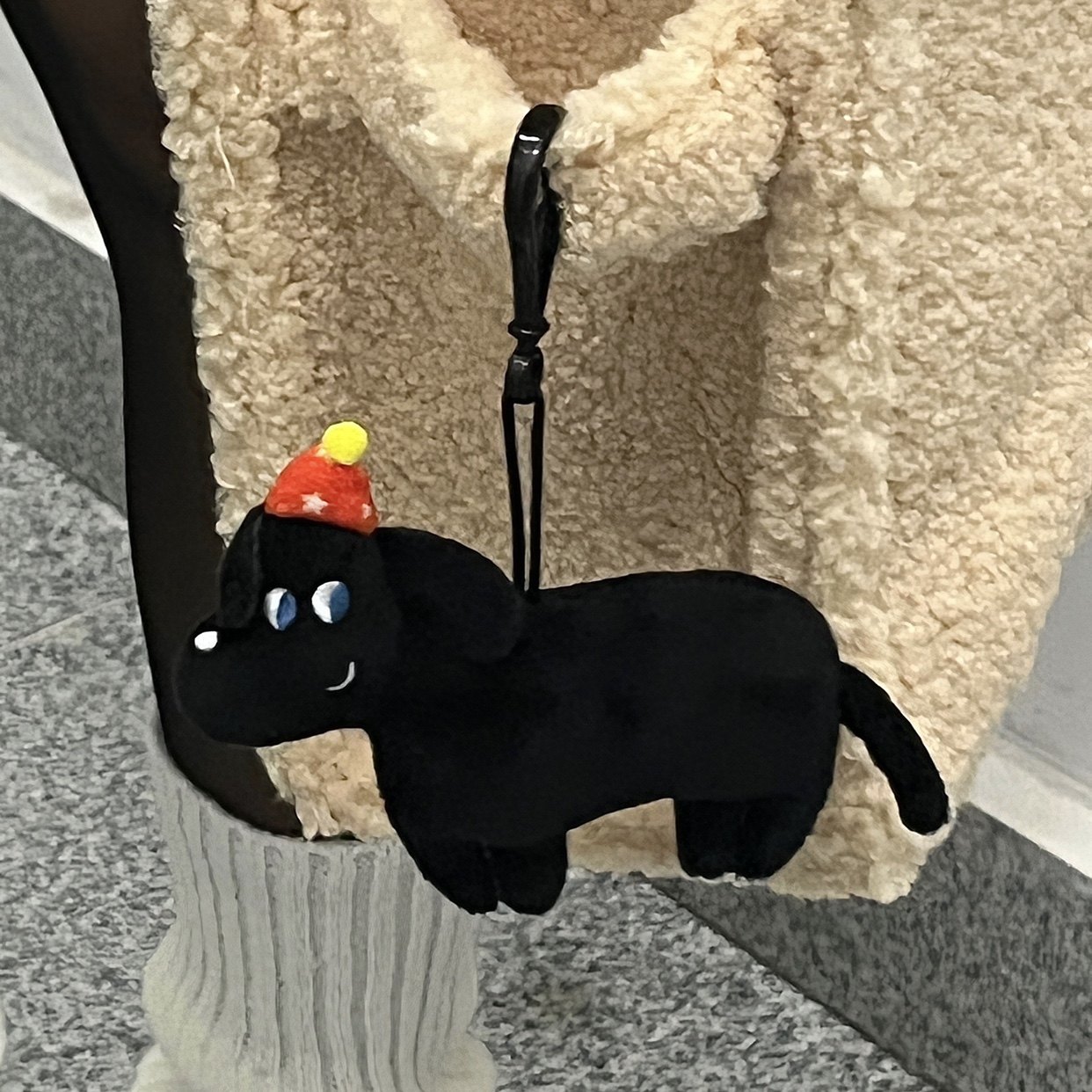 搞怪小黑狗挂件可爱创意睿智小狗毛绒公仔迷你包包装饰钥匙扣挂饰